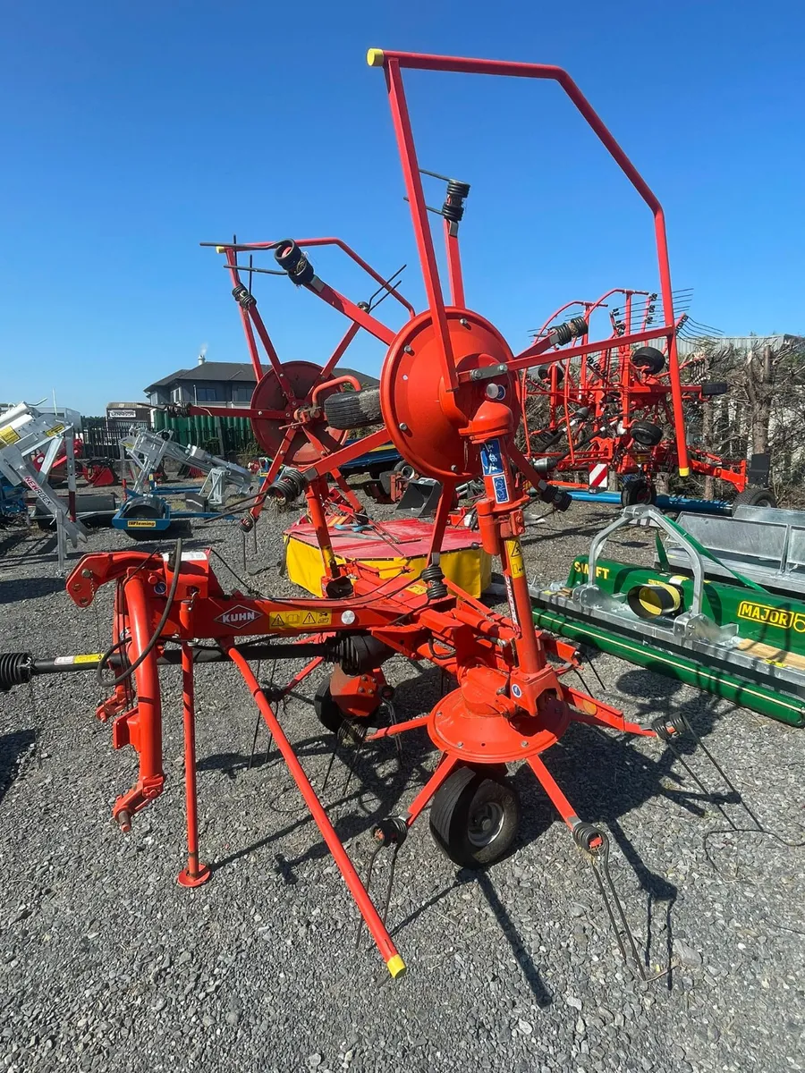 2021 Kuhn 4 rotor Tedder - Image 3