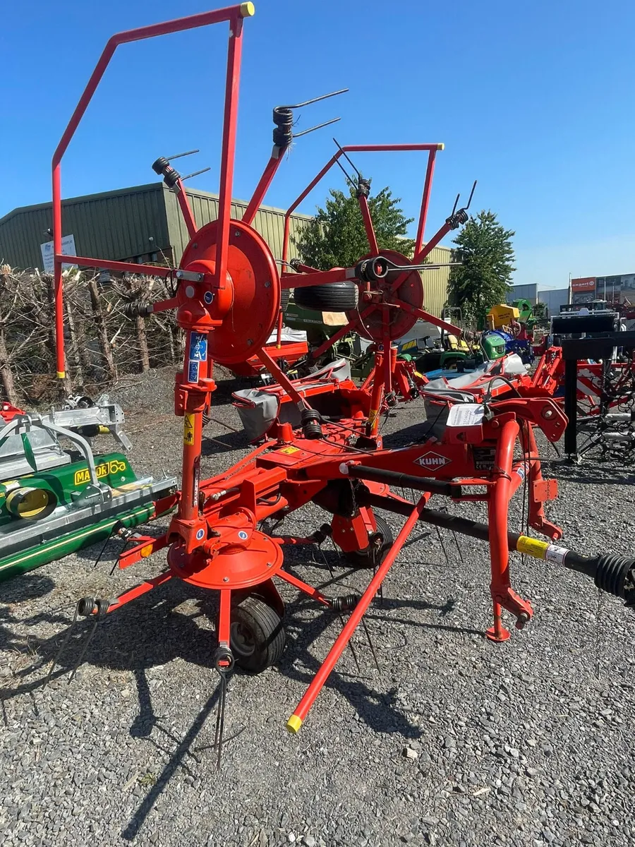 2021 Kuhn 4 rotor Tedder - Image 1