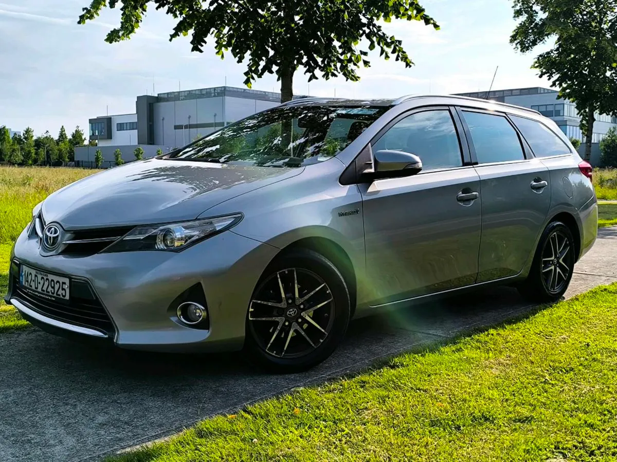2014 Toyota Auris Hybrid Synergy - Image 3