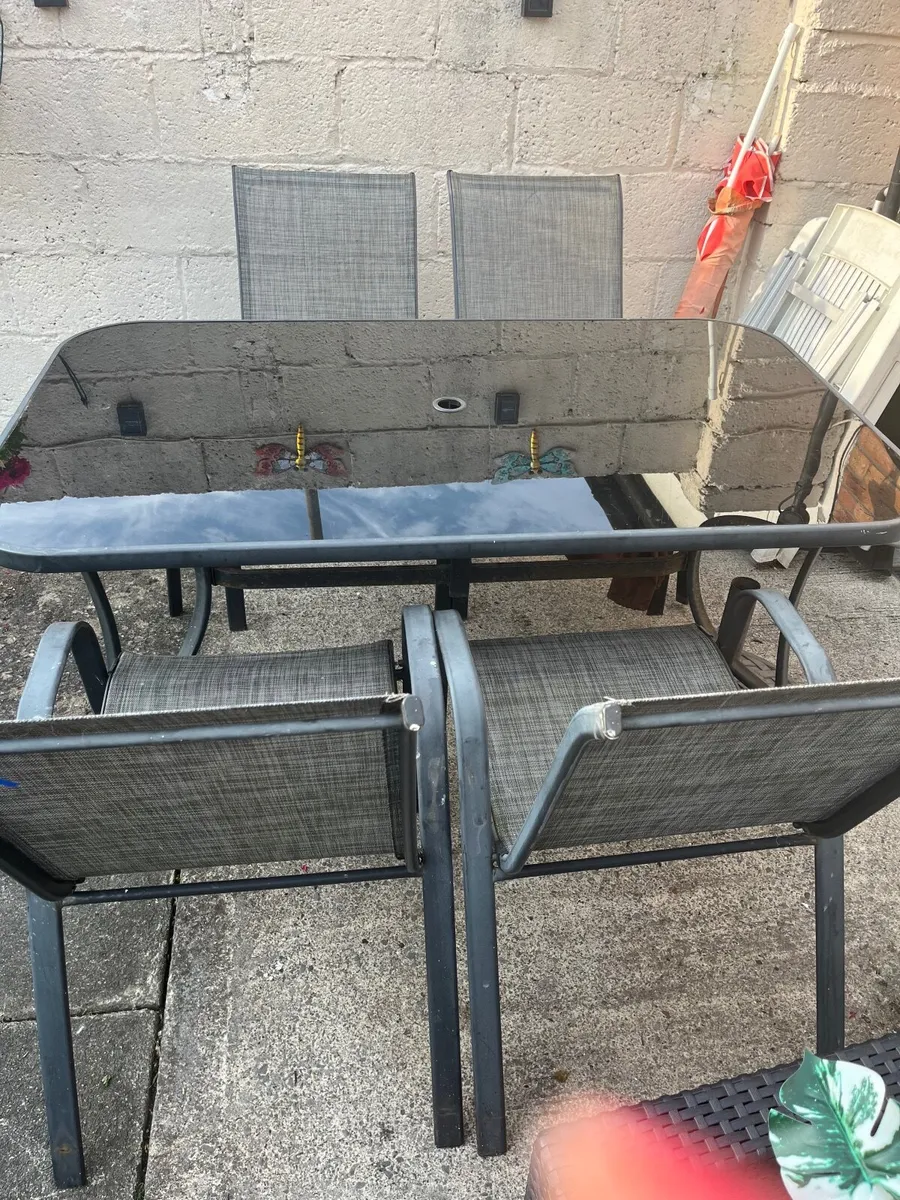 Glass top table and chairs - Image 3
