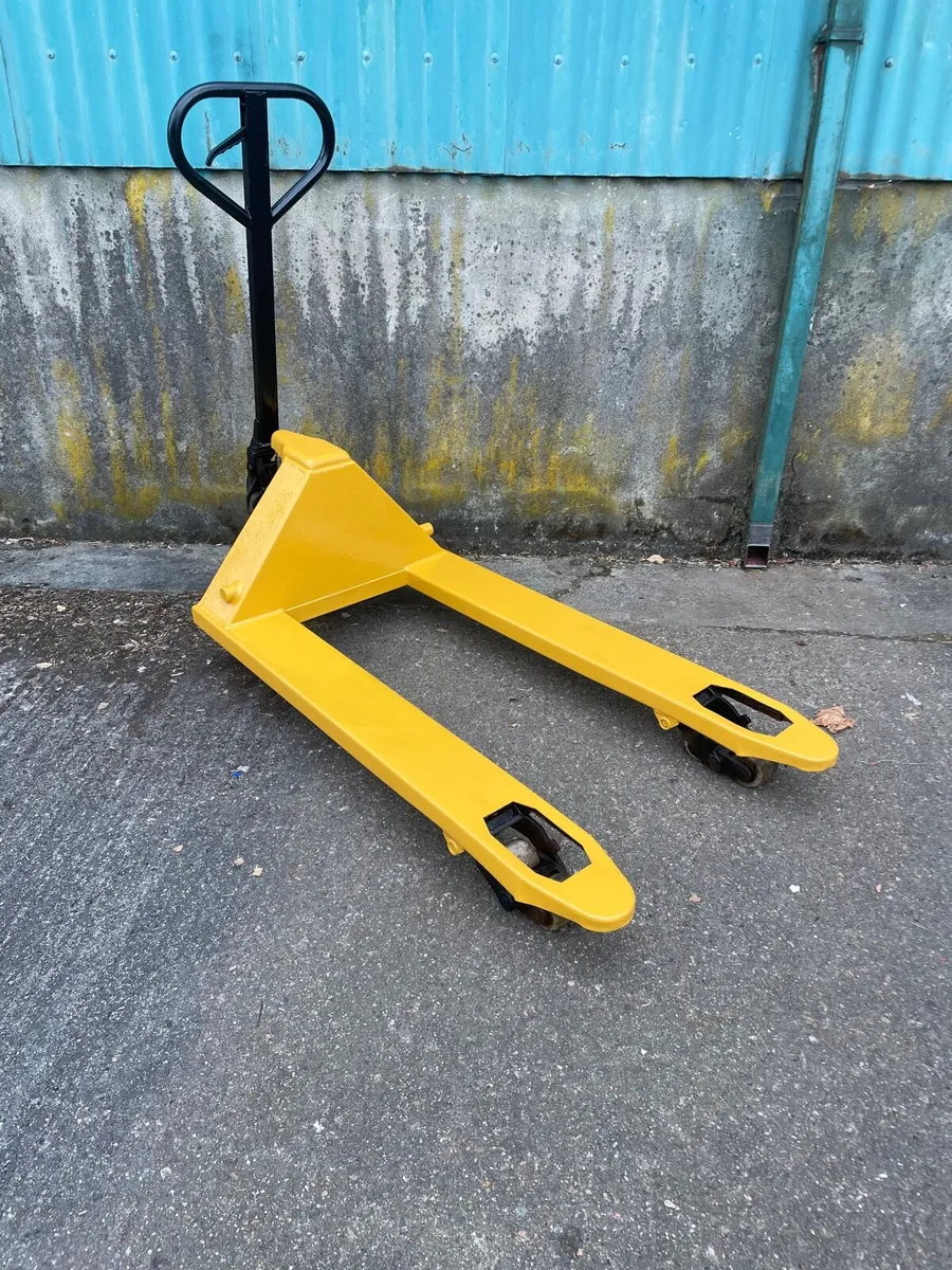 Pallet truck - Image 1