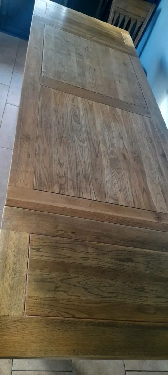 Dining table - Image 1
