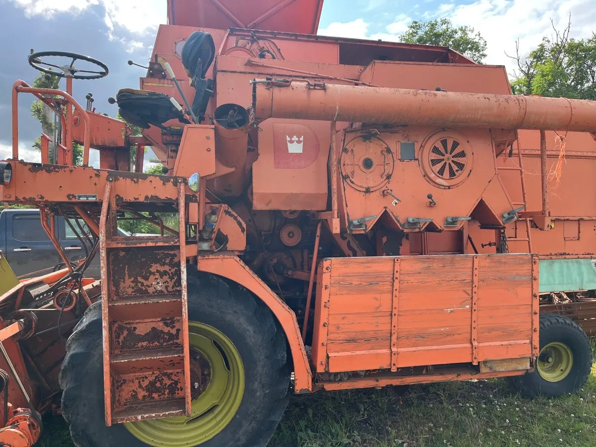 Combine Harvester, Fertiliser - Image 2