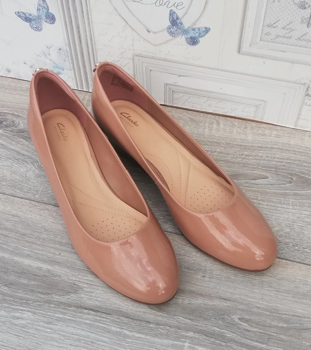 New Clarks ladies beige Vendra Bloom slip on shoes - Image 2