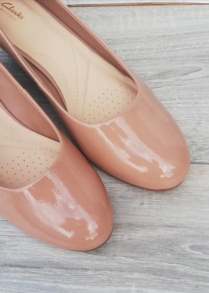 New Clarks ladies beige Vendra Bloom slip on shoes - Image 3