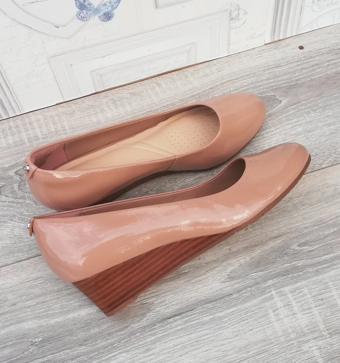 New Clarks ladies beige Vendra Bloom slip on shoes - Image 4