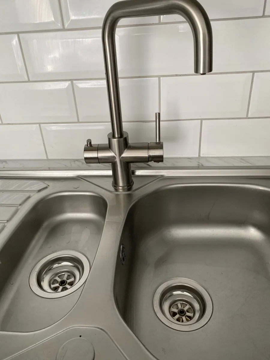 Integrated Electra extractor fan and boil tap - Image 3