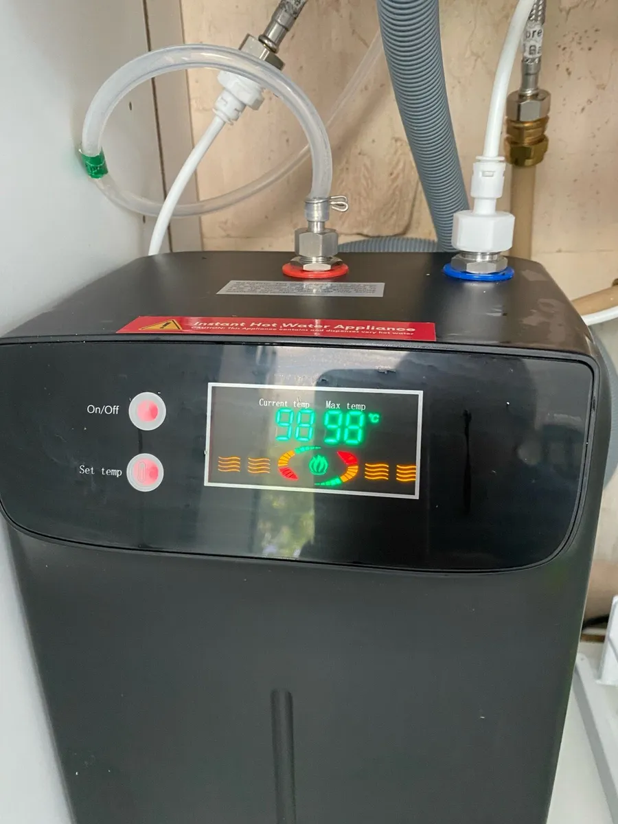 Integrated Electra extractor fan and boil tap - Image 4