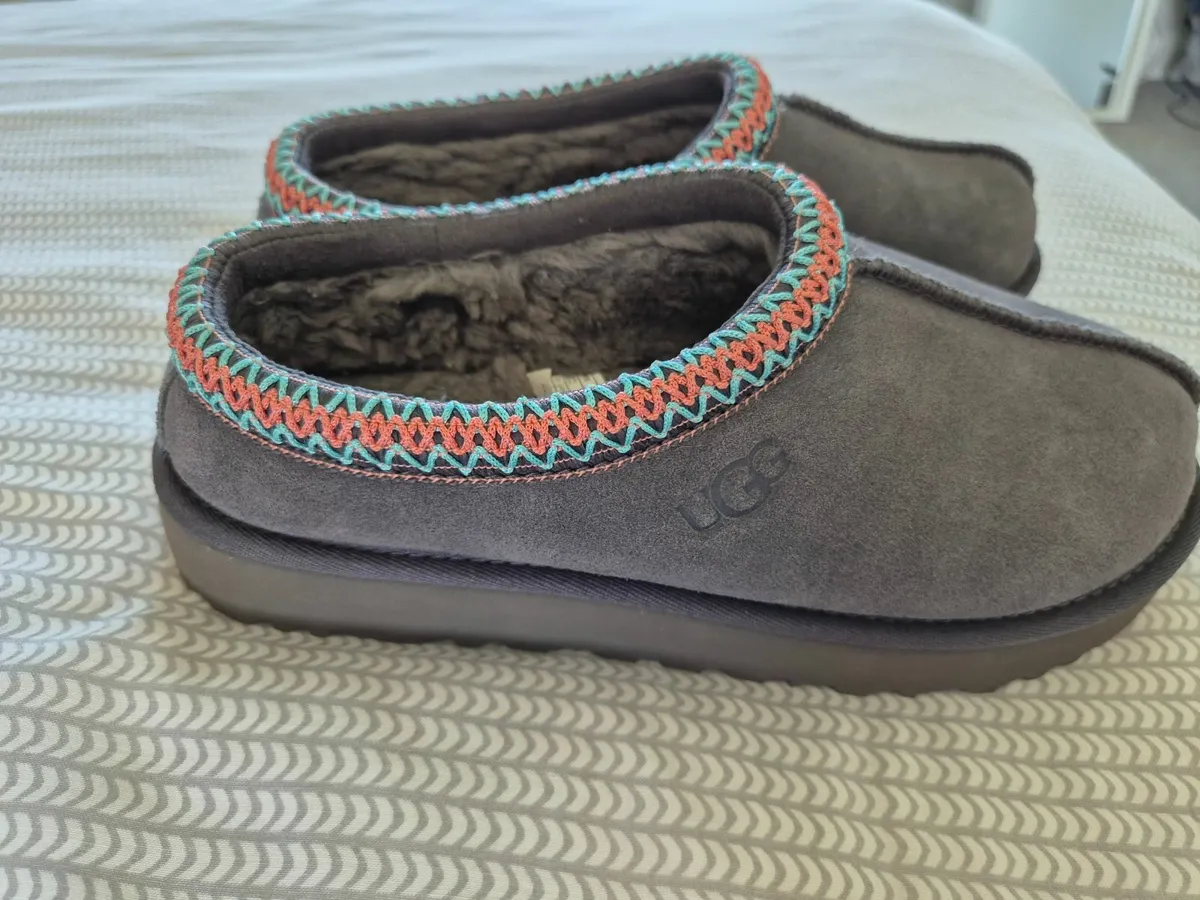 Ugg shoes - Image 1