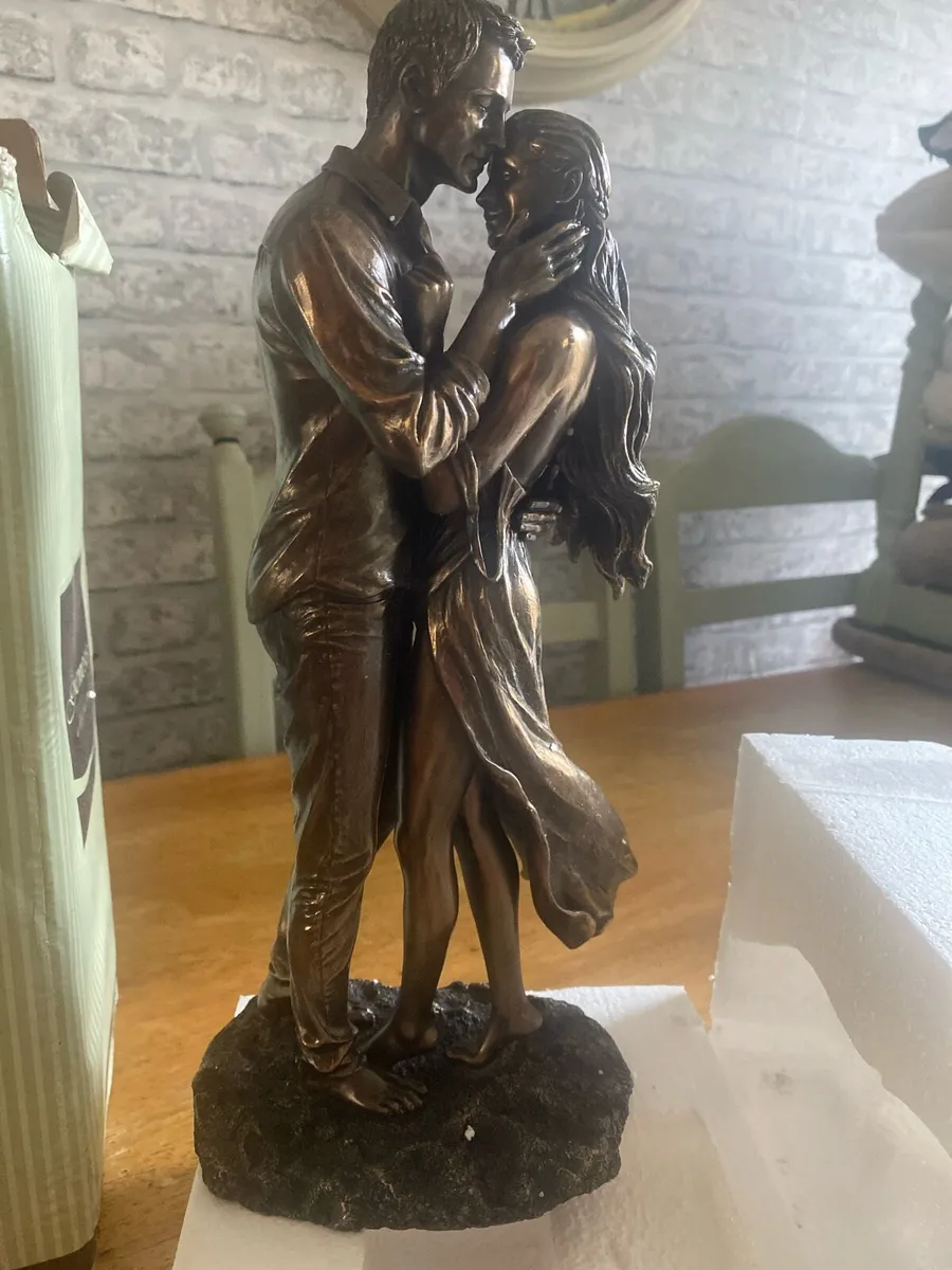 Genesis wedding statue - Image 2