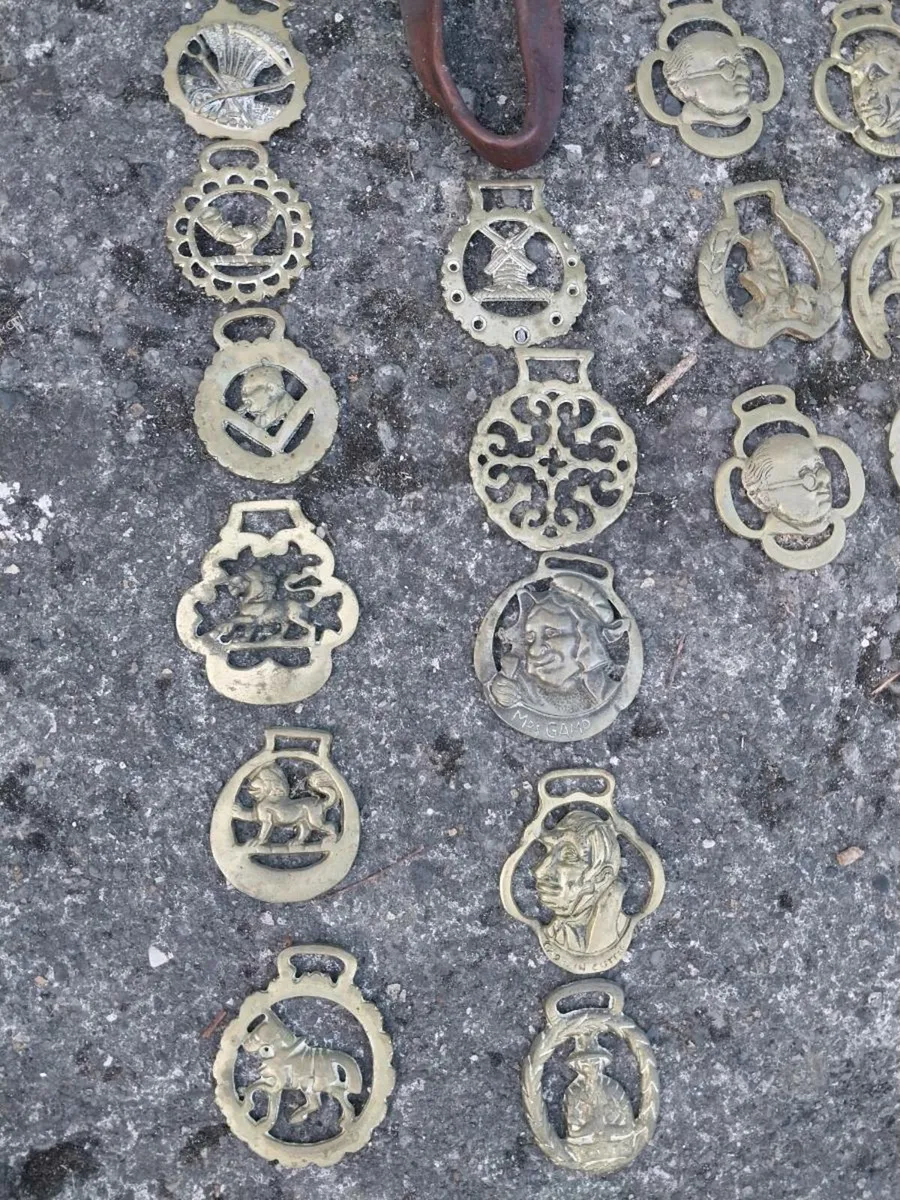 Horse brass mix 74 lots & few bits - Image 3