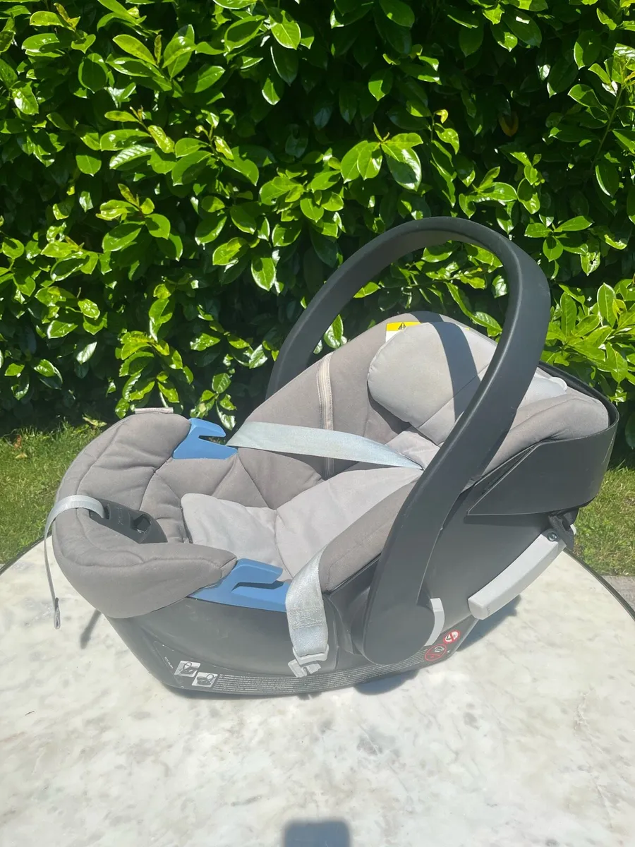 baby car seat - Image 1