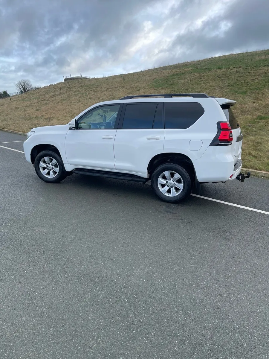 2019 Toyota Landcruiser - Image 2