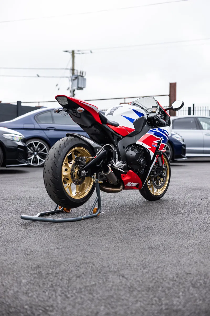 2014 HONDA FIREBLADE CBR1000 RR - Image 4