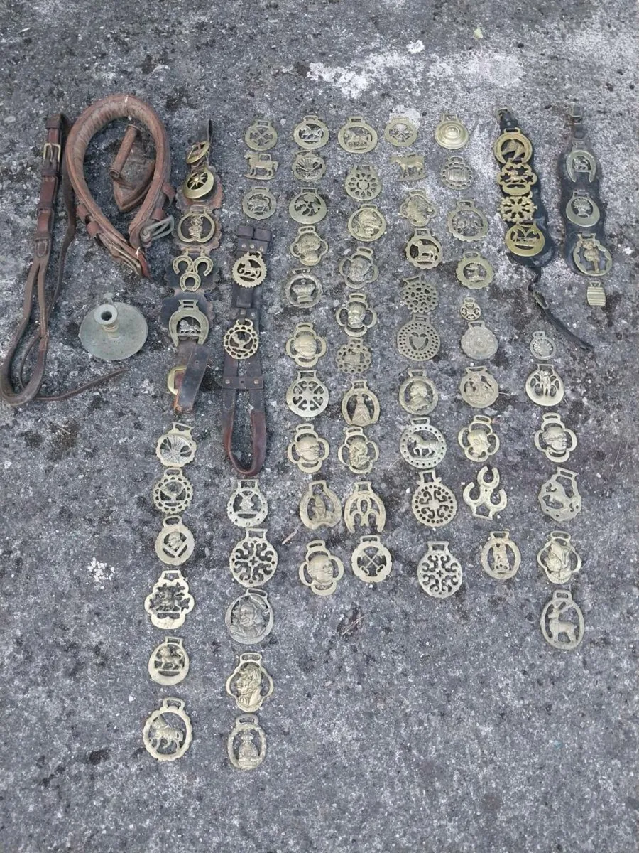Horse brass mix 74 lots & few bits - Image 1