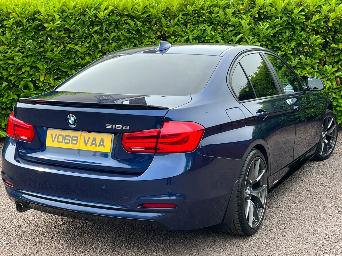 BMW 3-Series 2018 Auto *Big Spec* - Image 4
