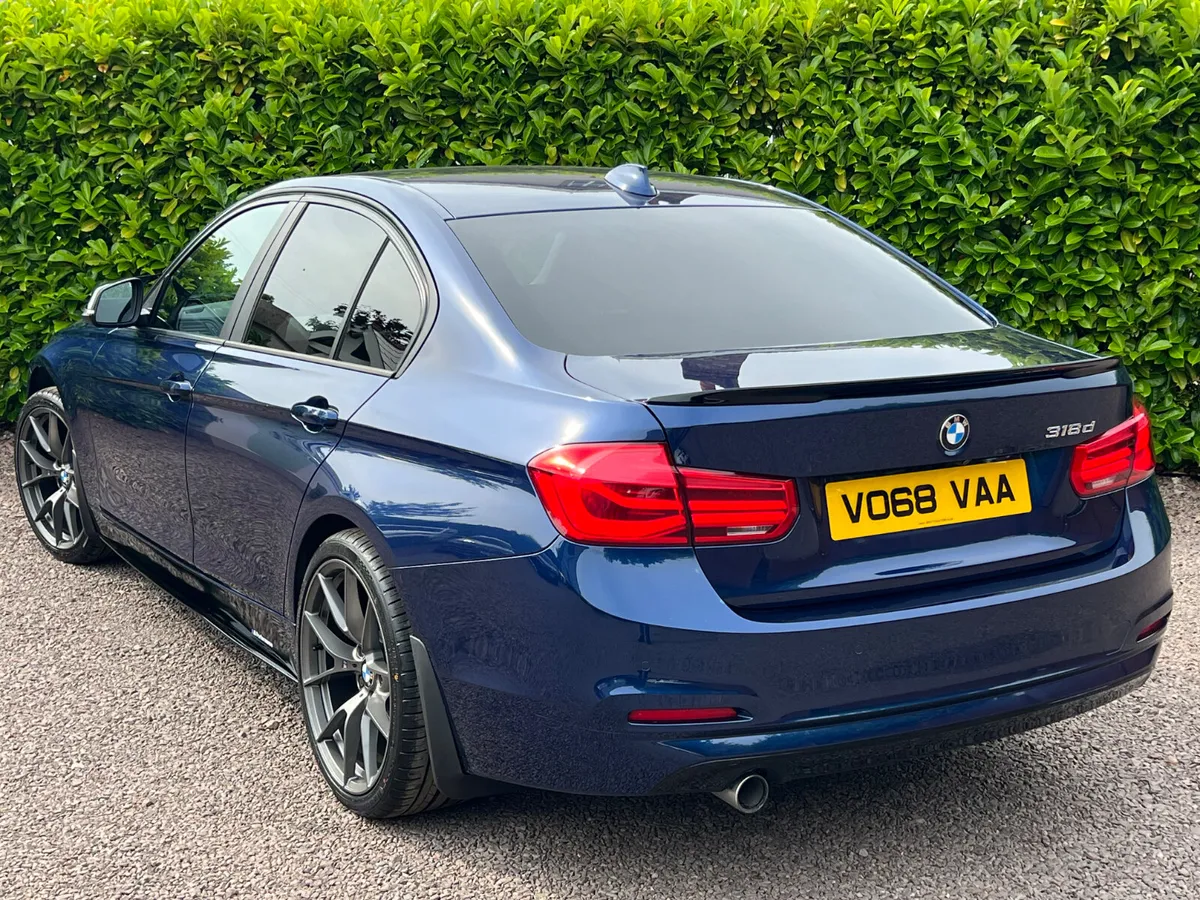 BMW 3-Series 2018 Auto *Big Spec* - Image 2