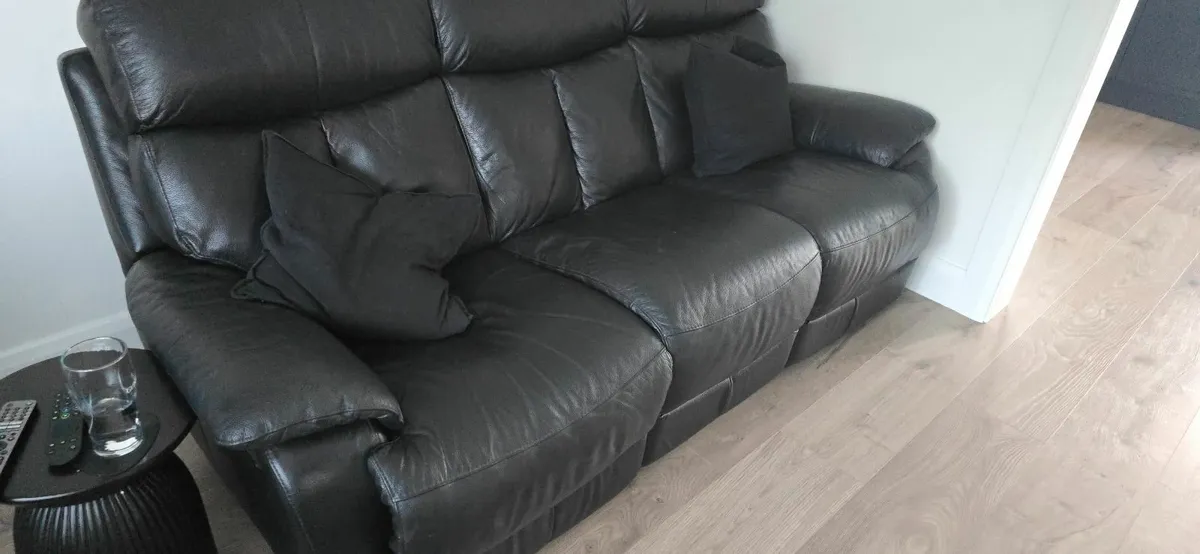 Couch - Image 2