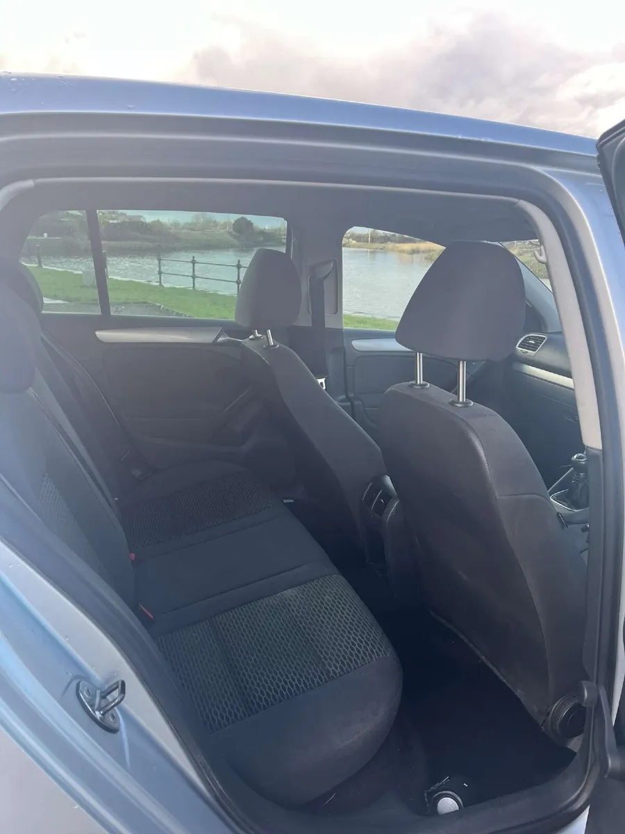 Volkswagen Golf 2010 - Image 4