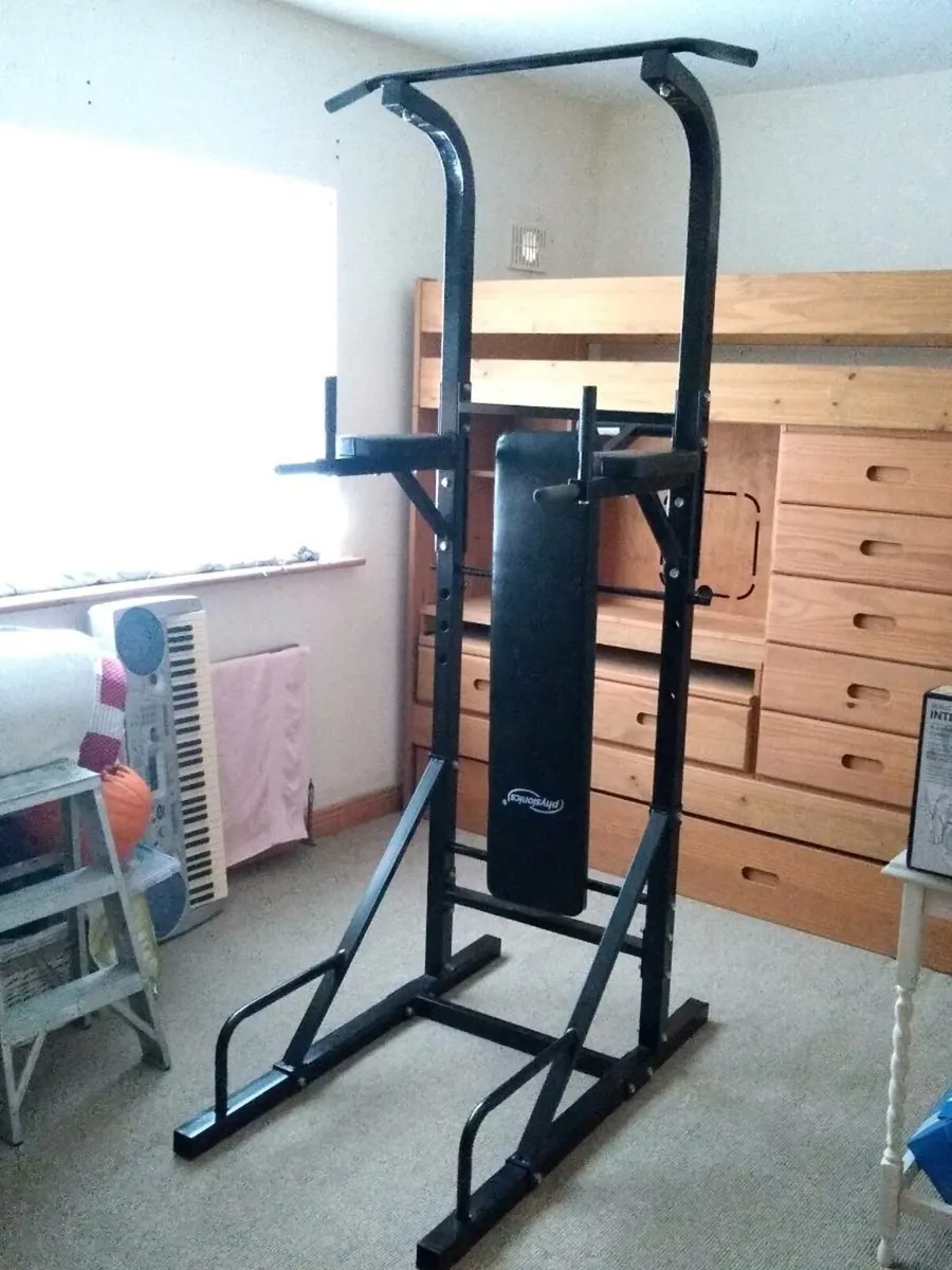 Pull Up/Dip station with bench - Image 1