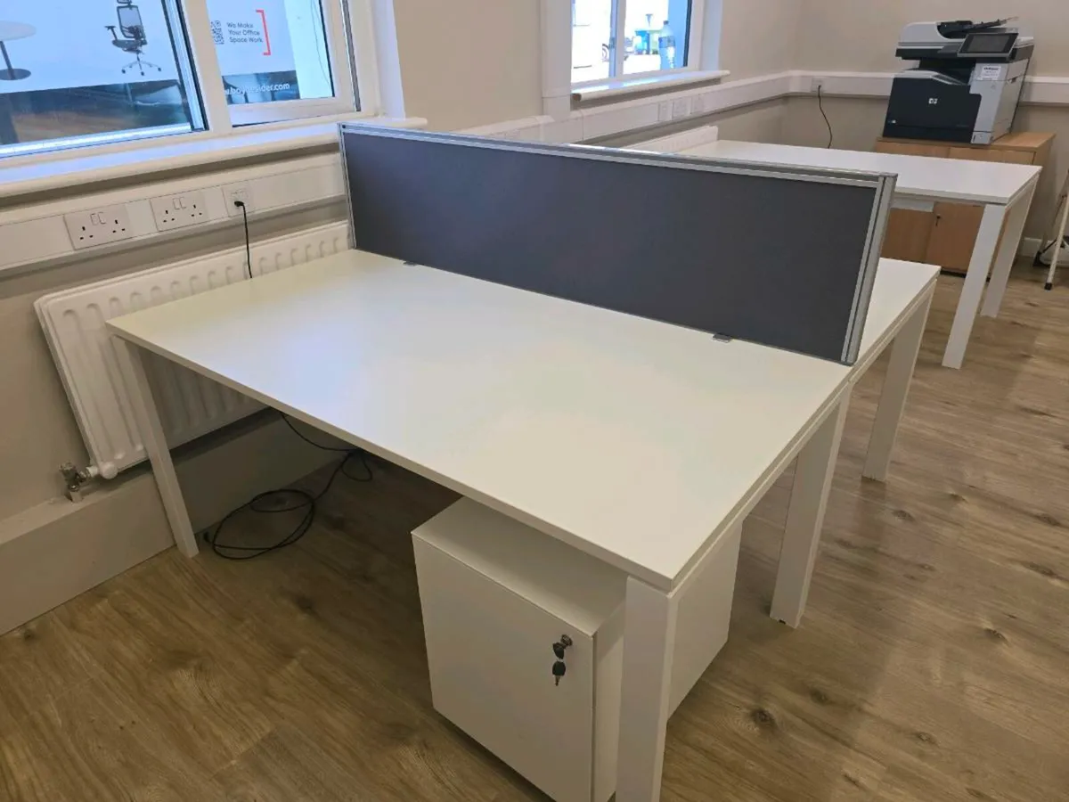 14 no bench Office desk like new - Image 3