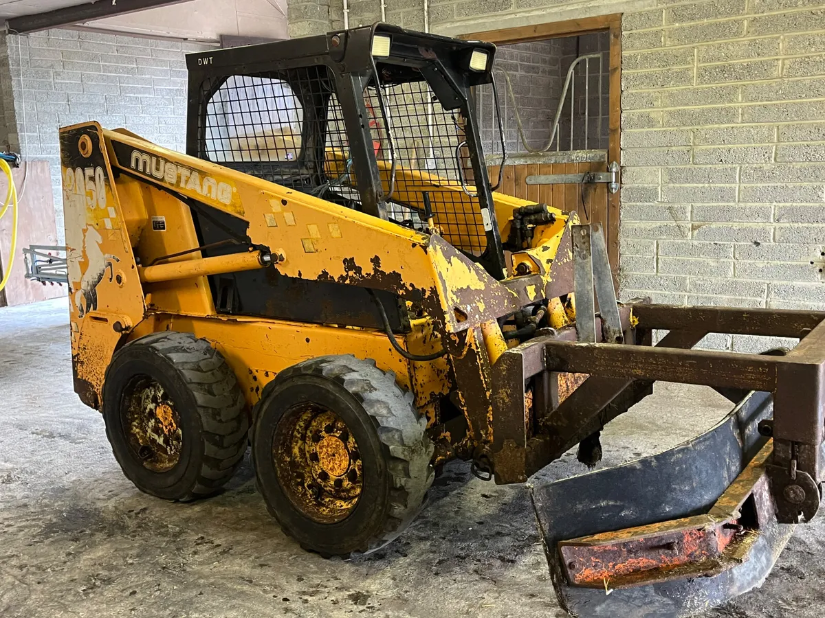 Mustang 2050 Skidsteer - Image 3