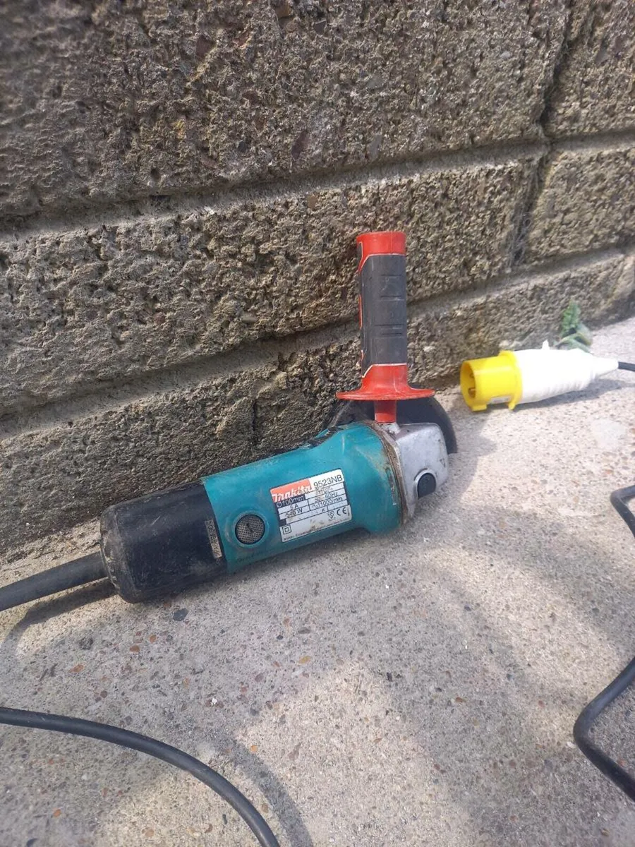 Makita Angle Grinder - Image 4
