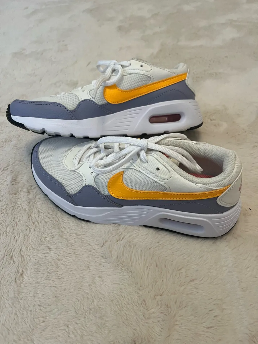 Nike shoes - Image 1
