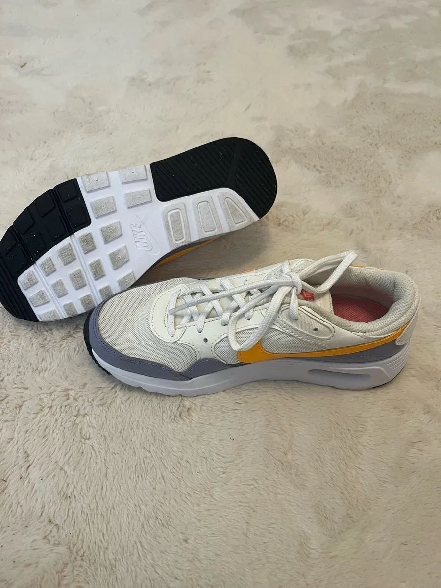 Nike shoes - Image 4