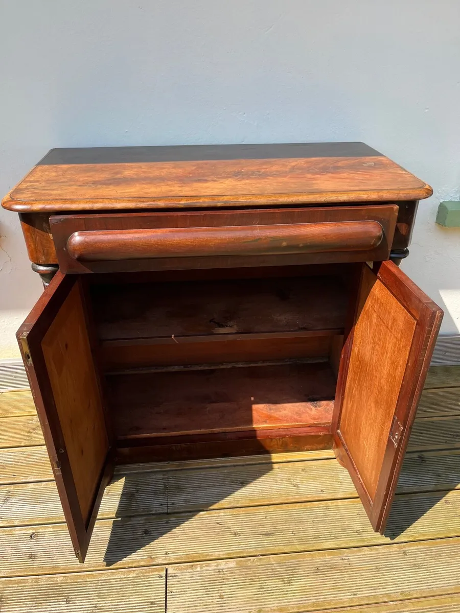 Mahogany small cabinet - Image 1