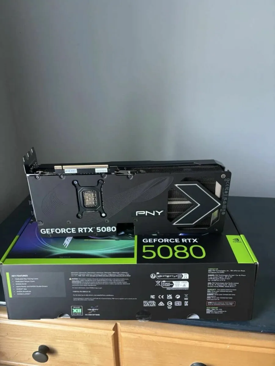 PNY GeForce RTX 5080 EPIC-X OC Triple Fan - Image 2