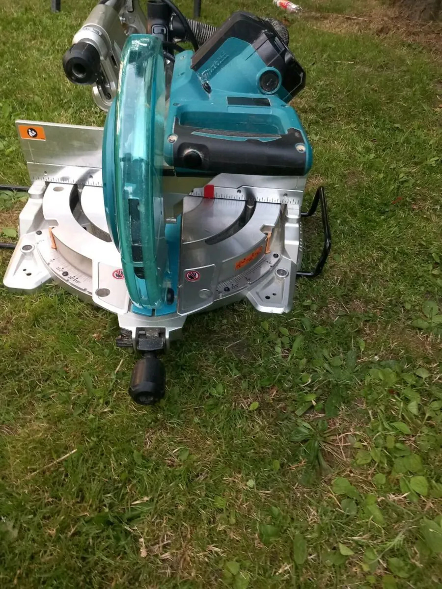 Makita compound mitre saw - Image 4