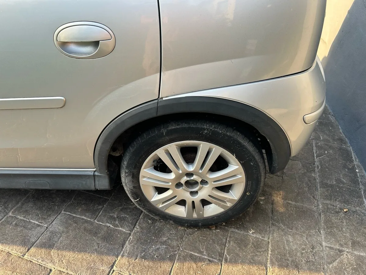 Car - Image 3