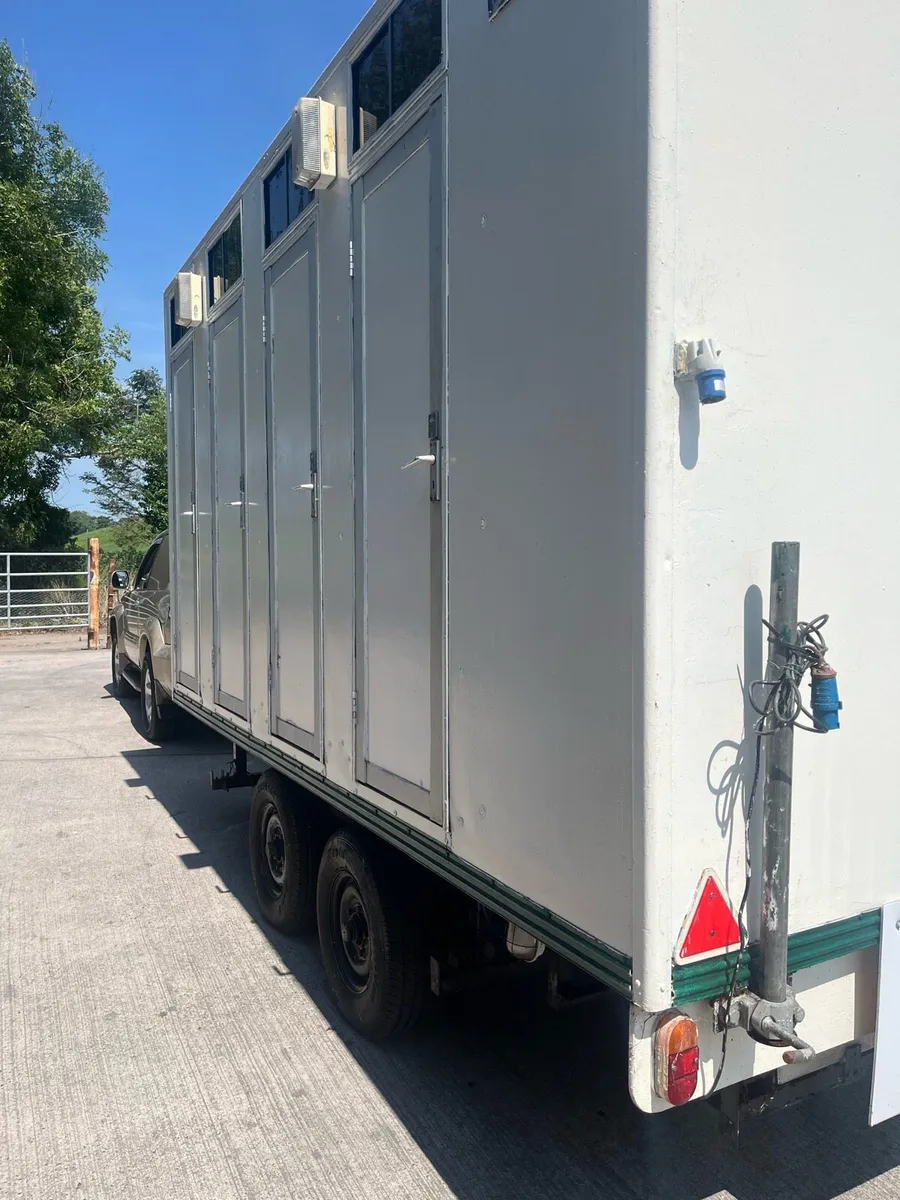 Mobile toilets - Image 2
