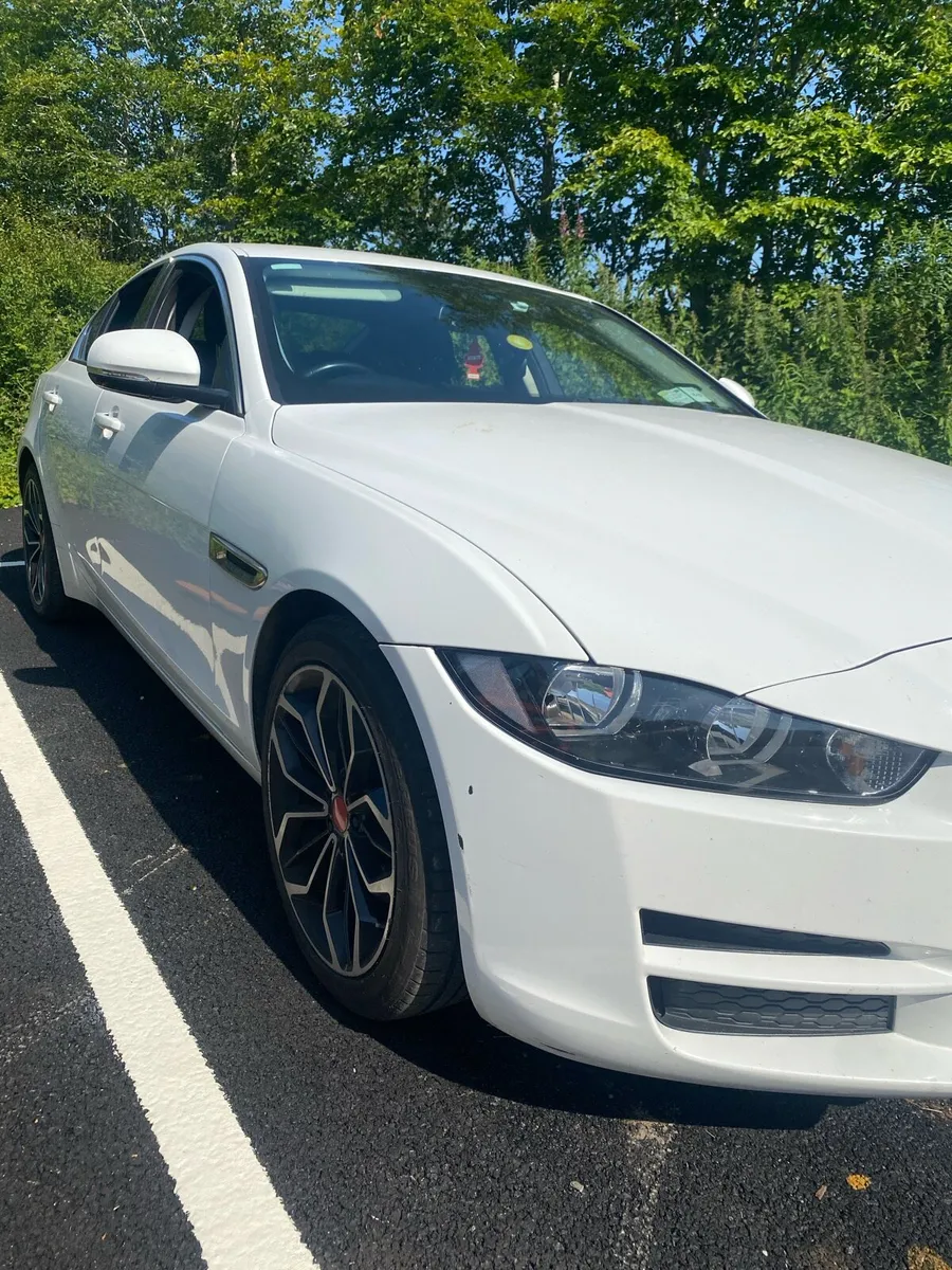 Jaguar XE SE - Image 4