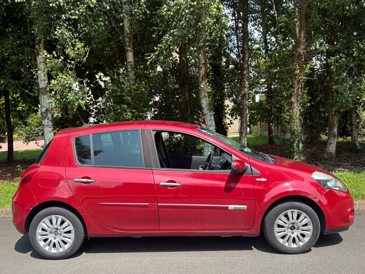 2010 Renault clio 1.1 Tom Tom model - Image 2