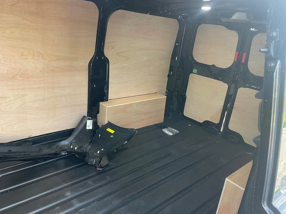 2025 Ford Transit Custom 280 Limited - Image 3