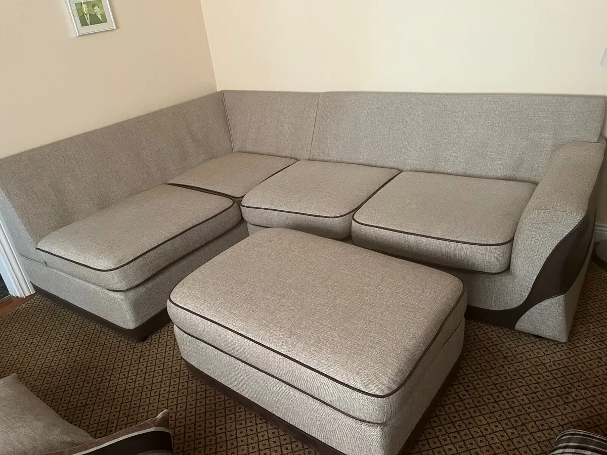 Corner couch - Image 2