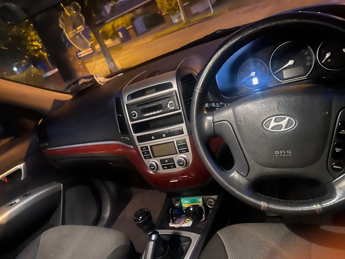 Hyundai Santa Fe 2006 - Image 2