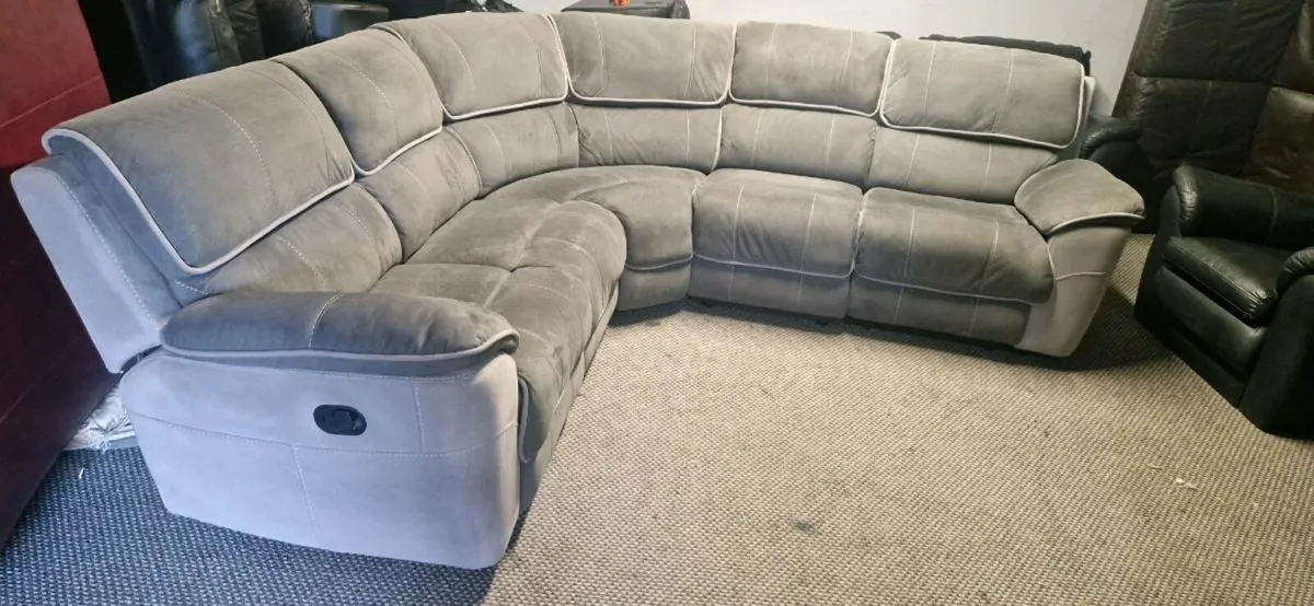 Corner sofa - Image 1