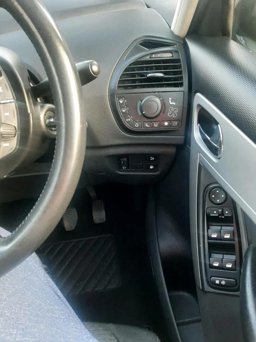 Car - Image 3