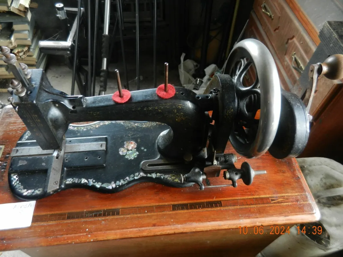 sewing machine - Image 2