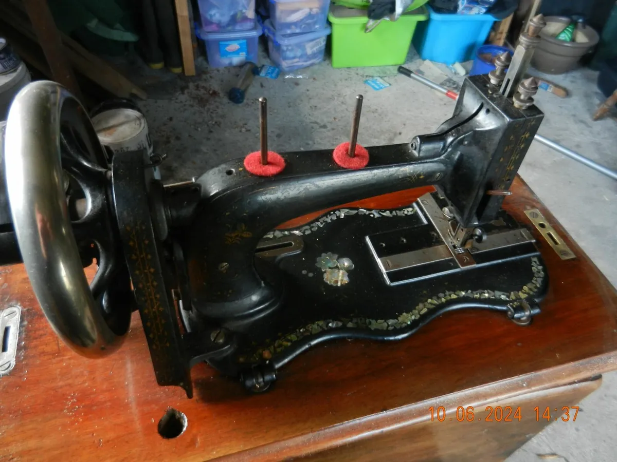 sewing machine - Image 4