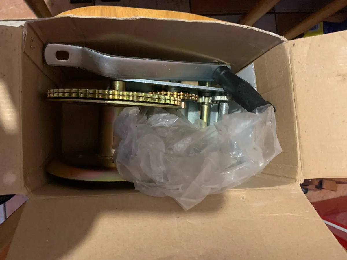 2500lb double ratchet winch - Image 3