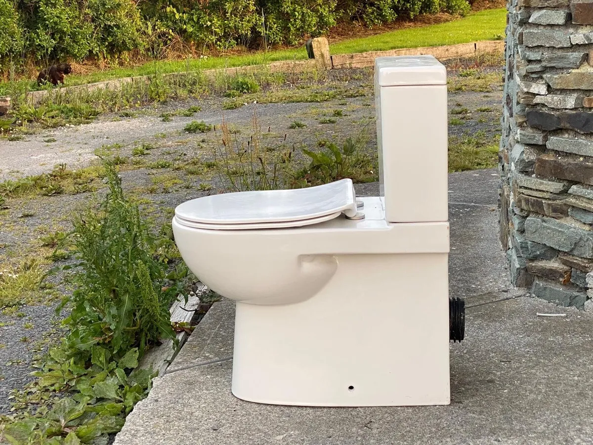 Toilet Roca