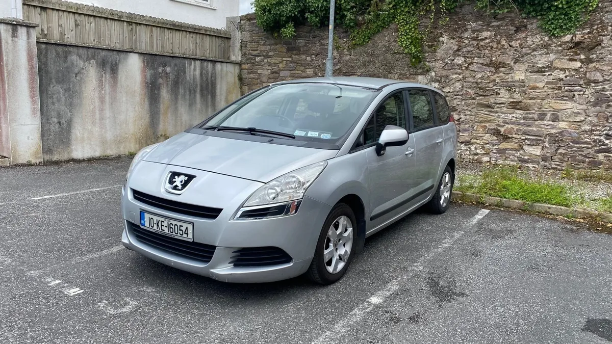Peugeot 5008 2010 - Image 1
