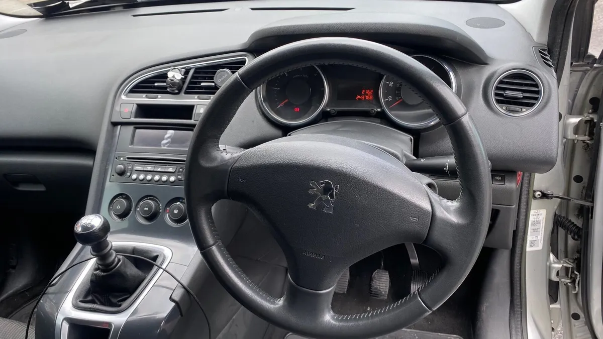 Peugeot 5008 2010 - Image 2