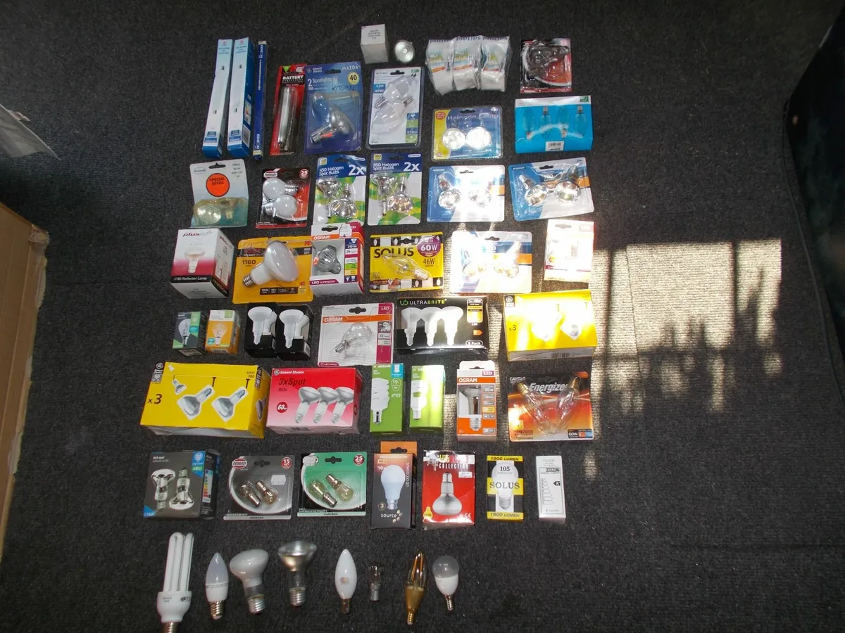 Lot of 80 Household Bulbs - Image 1