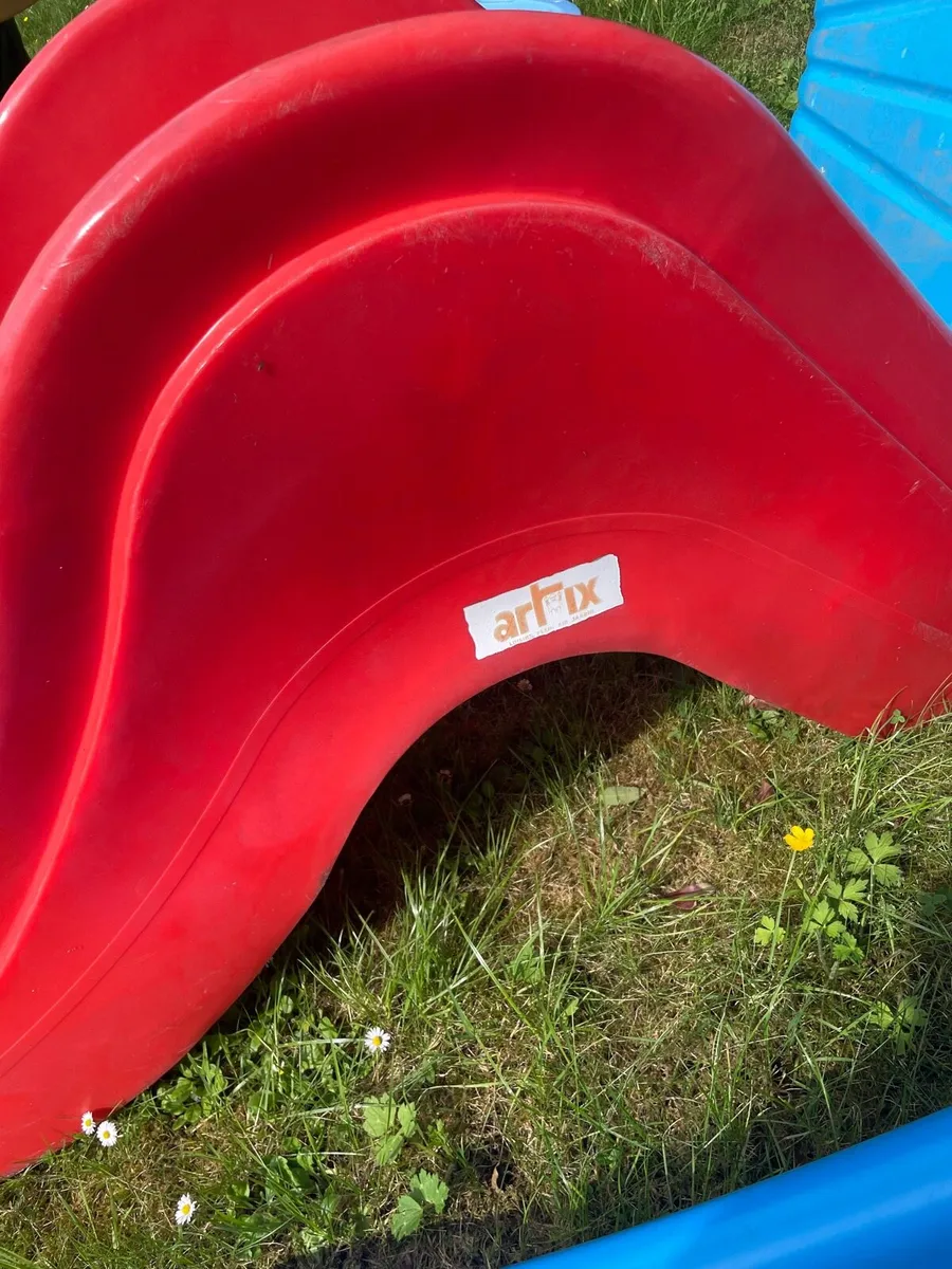 Kids red slide €20 - Image 2