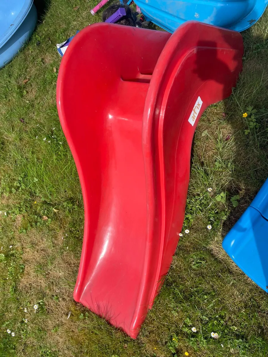 Kids red slide €20 - Image 4